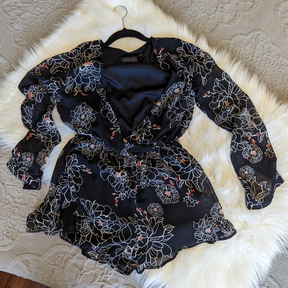 Romper - Picture 1 of 3